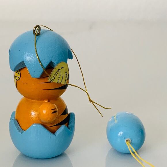1981 Garfield Wooden Easter Ornament - Picture 2 of 8